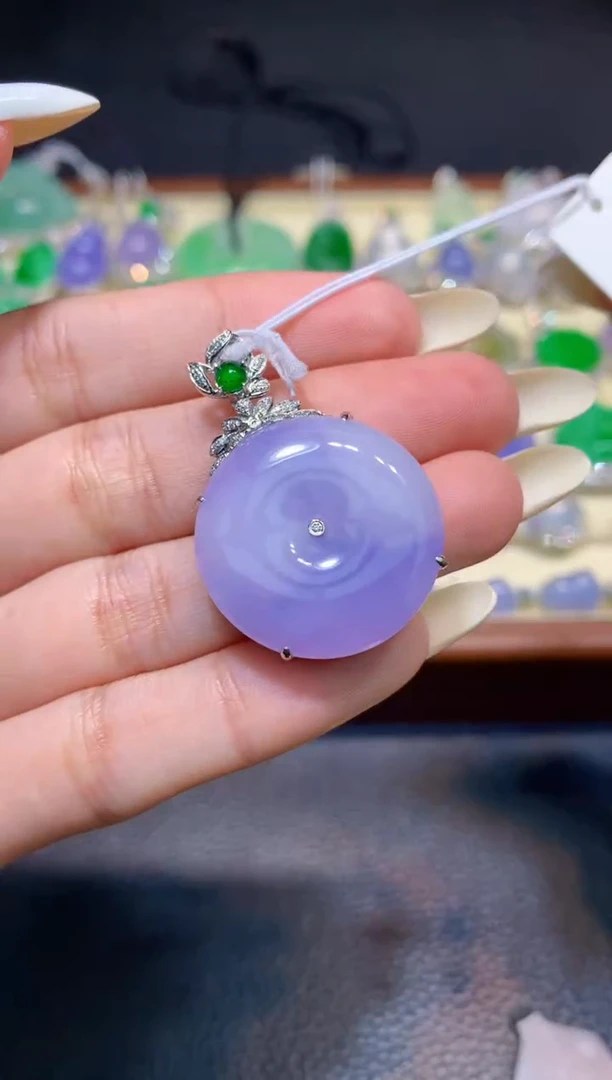 颈饰18K金镶嵌翡翠1