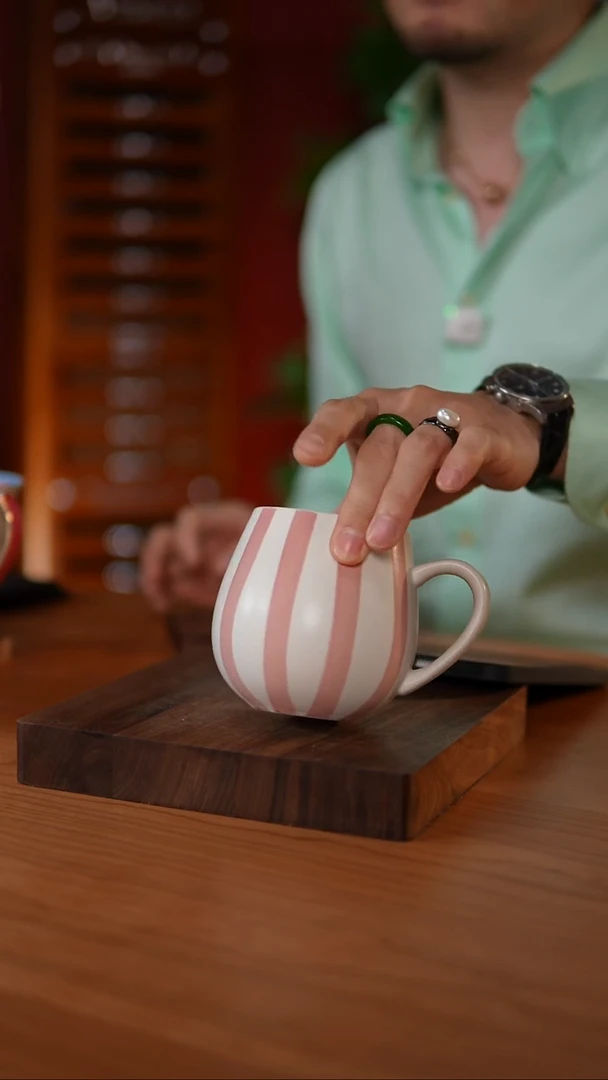 陶瓷西瓜粉 条纹马克杯