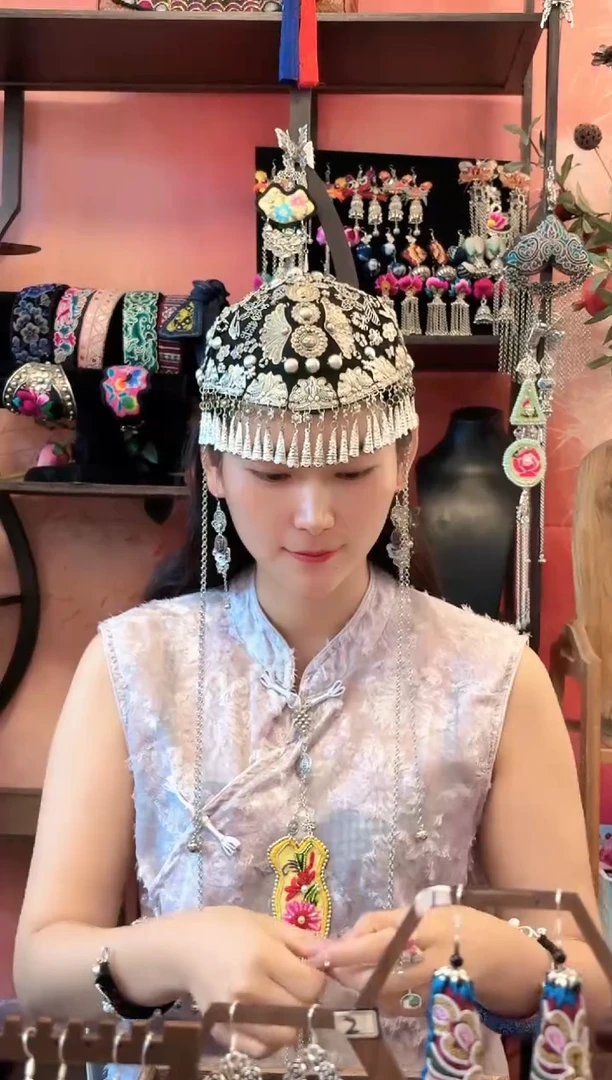 织绣云织谣民族风精美饰品  489
