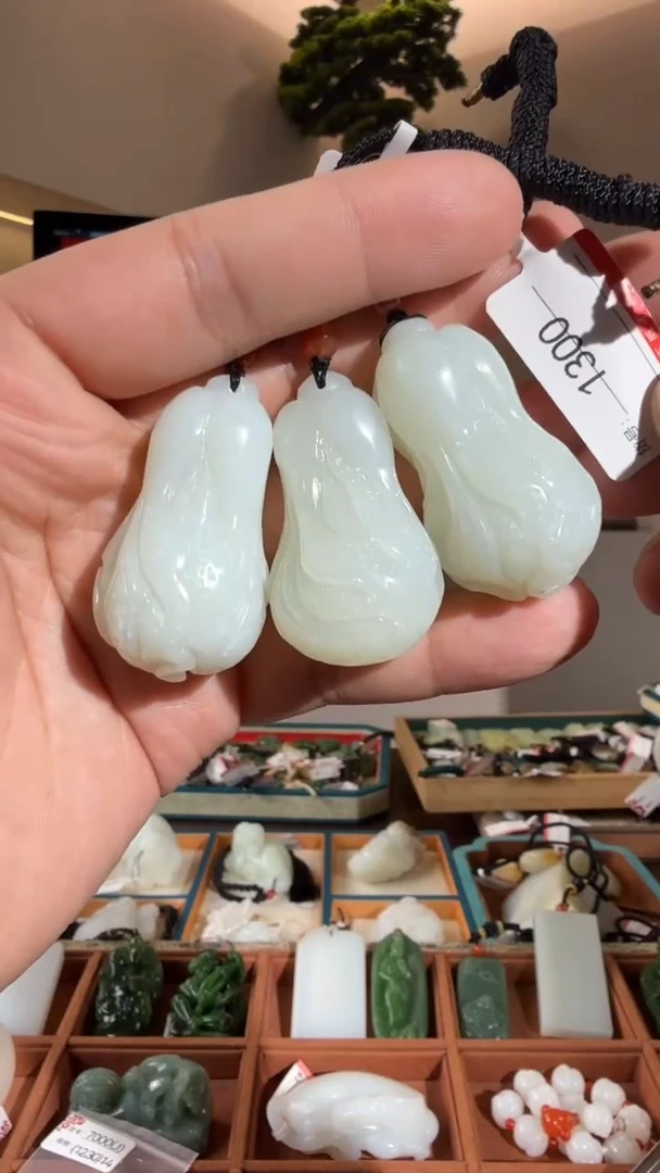 颈饰未镶嵌和田玉多样性发货其中一件