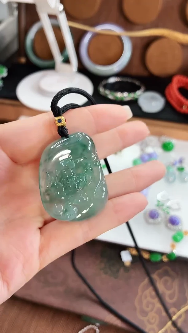翡翠未镶嵌颈饰吊坠