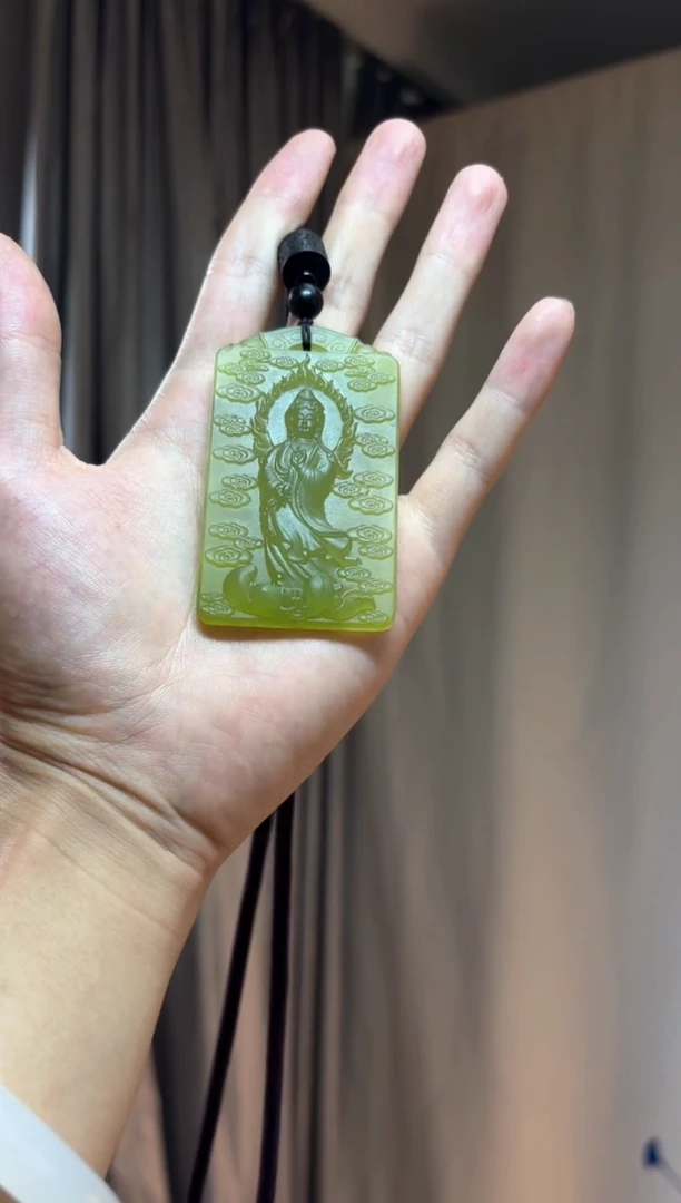 蛇纹石玉未镶嵌颈饰多样性发其一