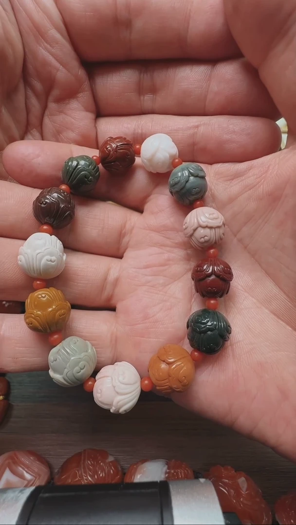 玛瑙/玉髓手串未镶嵌杨*淇莲花手串13mm