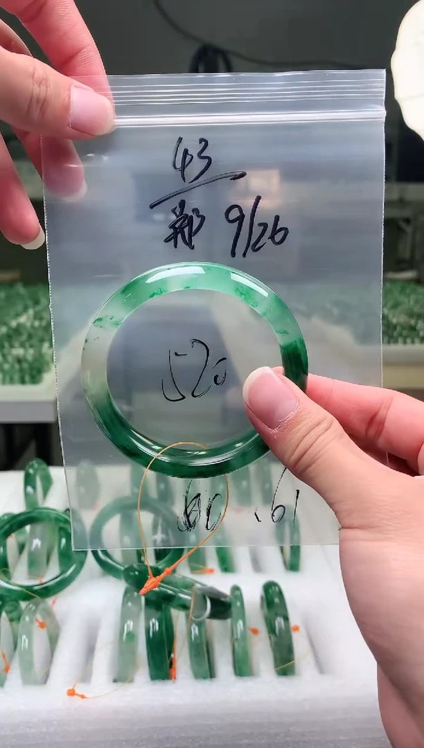 未镶嵌非洲翠手镯石英质玉非洲翠手镯59-60圈口43号
