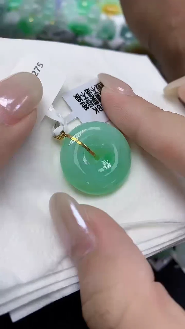 翡翠18K金镶嵌颈饰天然缅甸翡翠A货
