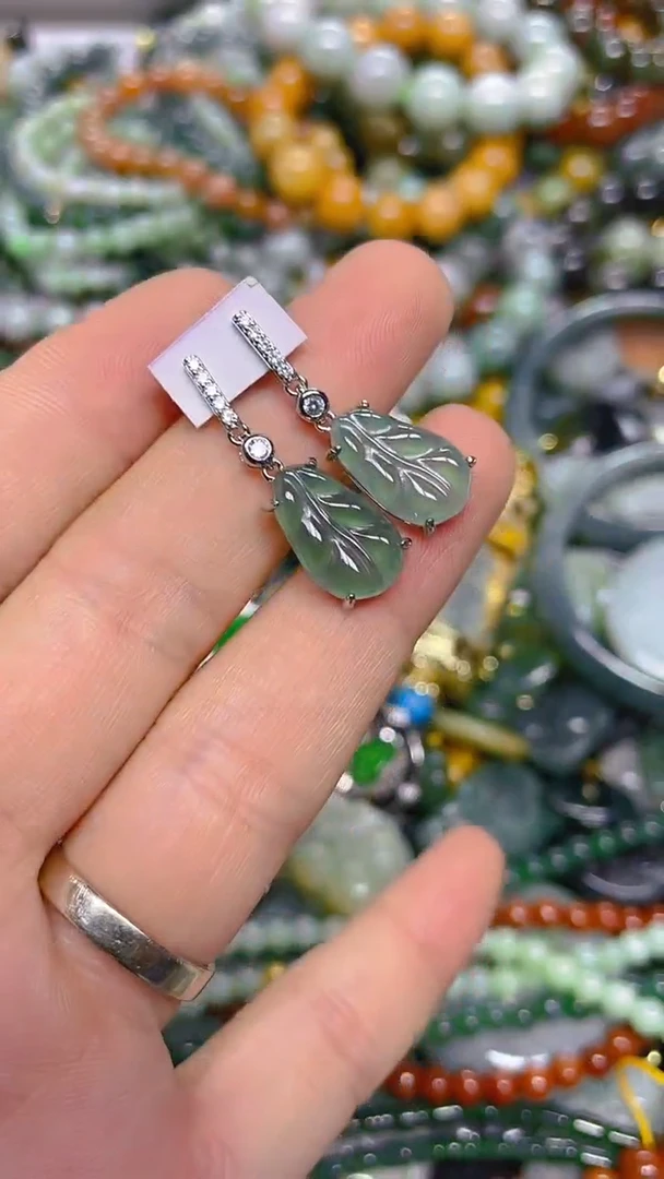 颈饰未镶嵌翡翠/ Q /翡翠A货，一件也是批发价