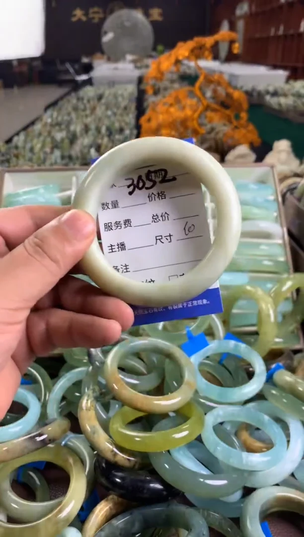 未镶嵌蛇纹石玉手镯3052