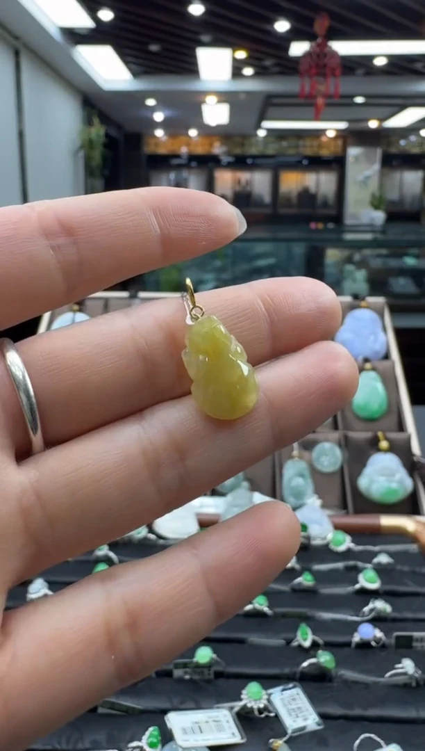 颈饰18K金镶嵌翡翠貔貅滴流