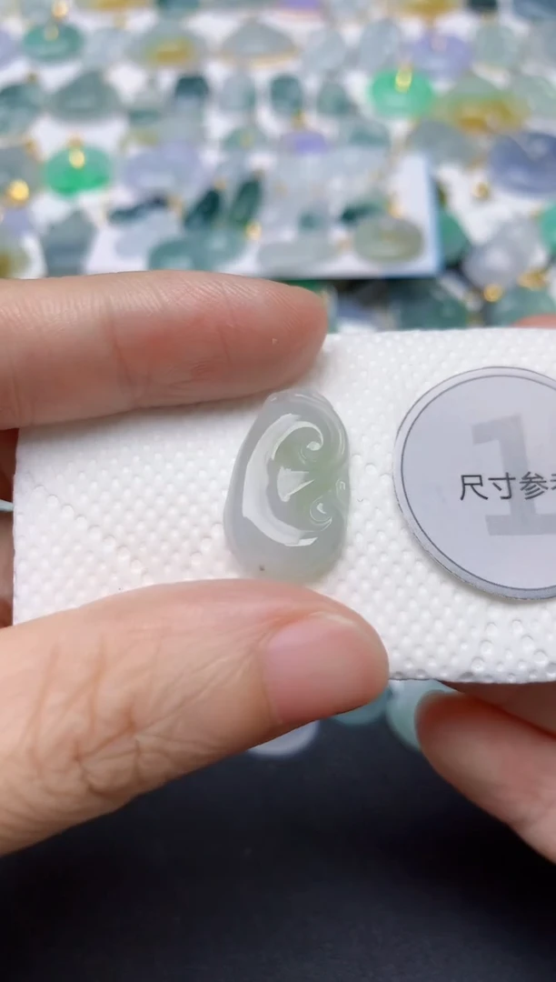 翡翠未镶嵌颈饰天然缅甸A货翡翠