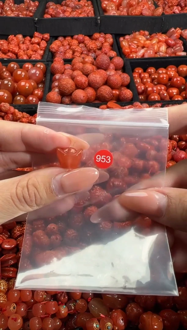 南红玛瑙未镶嵌颈饰1