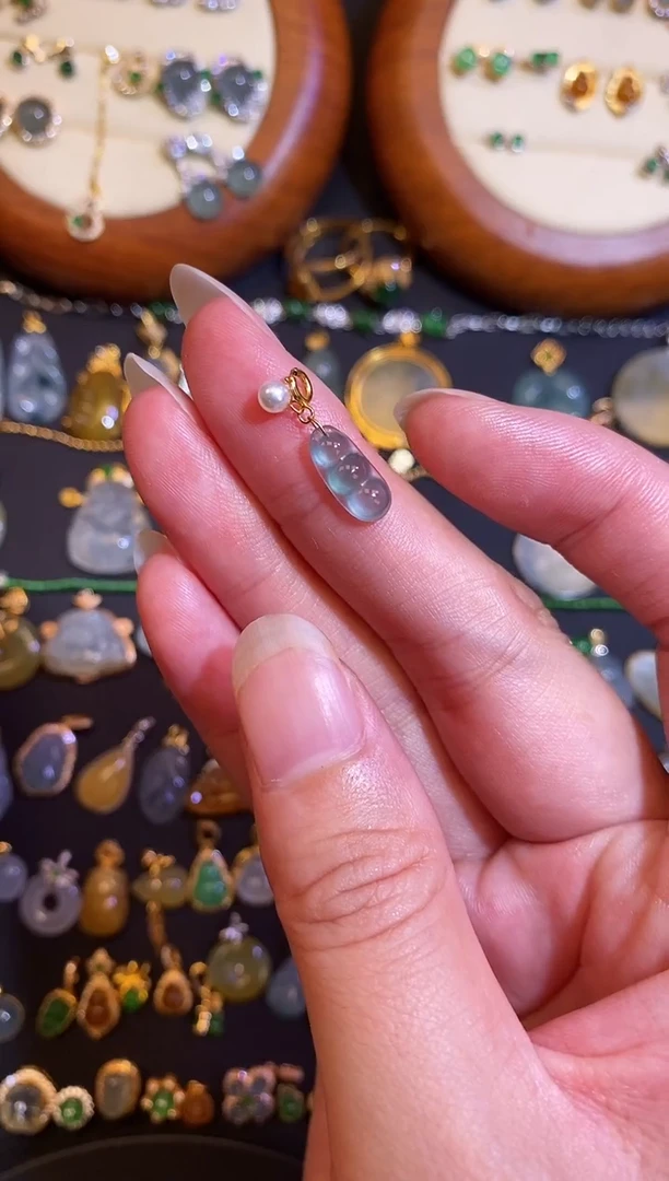 翡翠18K金镶嵌颈饰草*酱然A货翡翠天