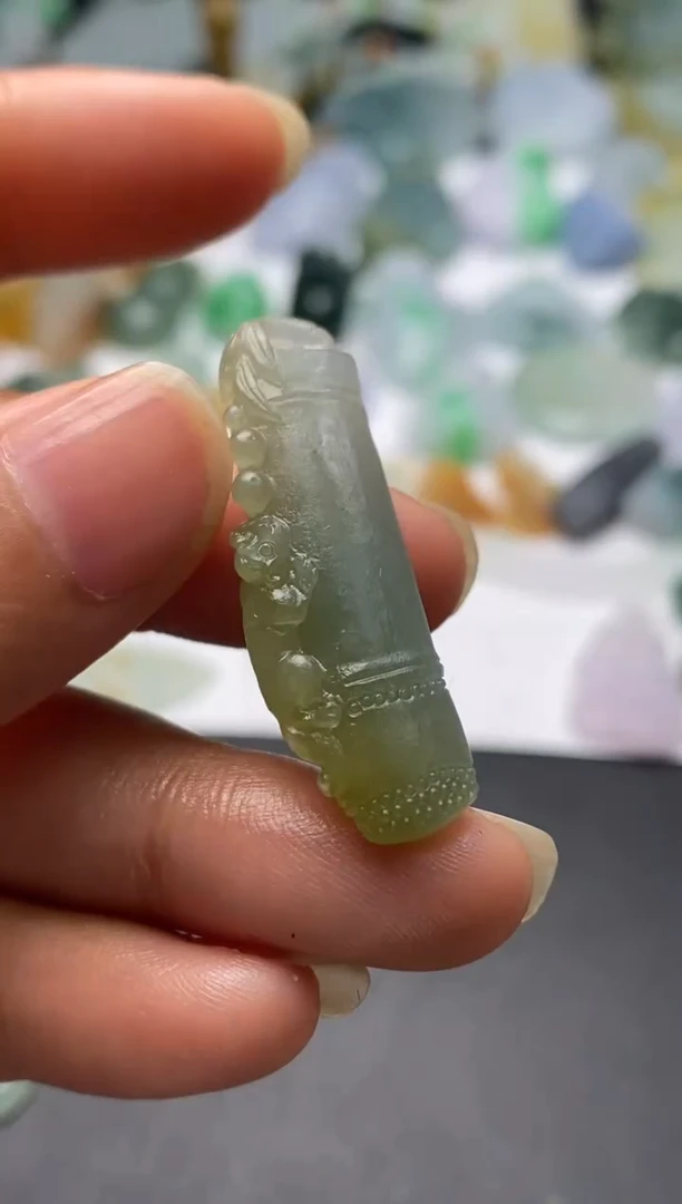 定制翡翠未镶嵌翡翠毛货多样性发其一