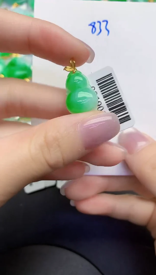 颈饰18K金镶嵌翡翠缅甸天然翡翠A货