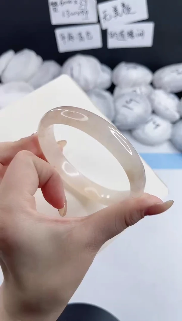 未镶嵌手镯石英质玉L132-66