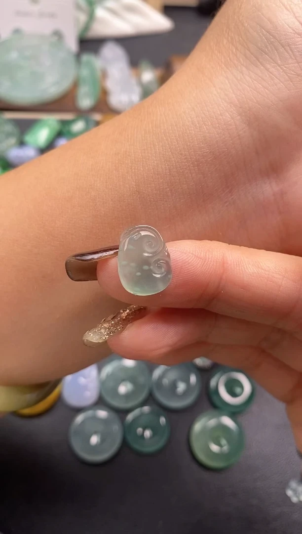 颈饰未镶嵌翡翠如意