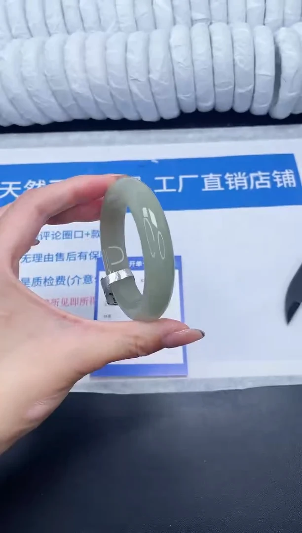 未镶嵌手镯石英质玉179-54.2DK
