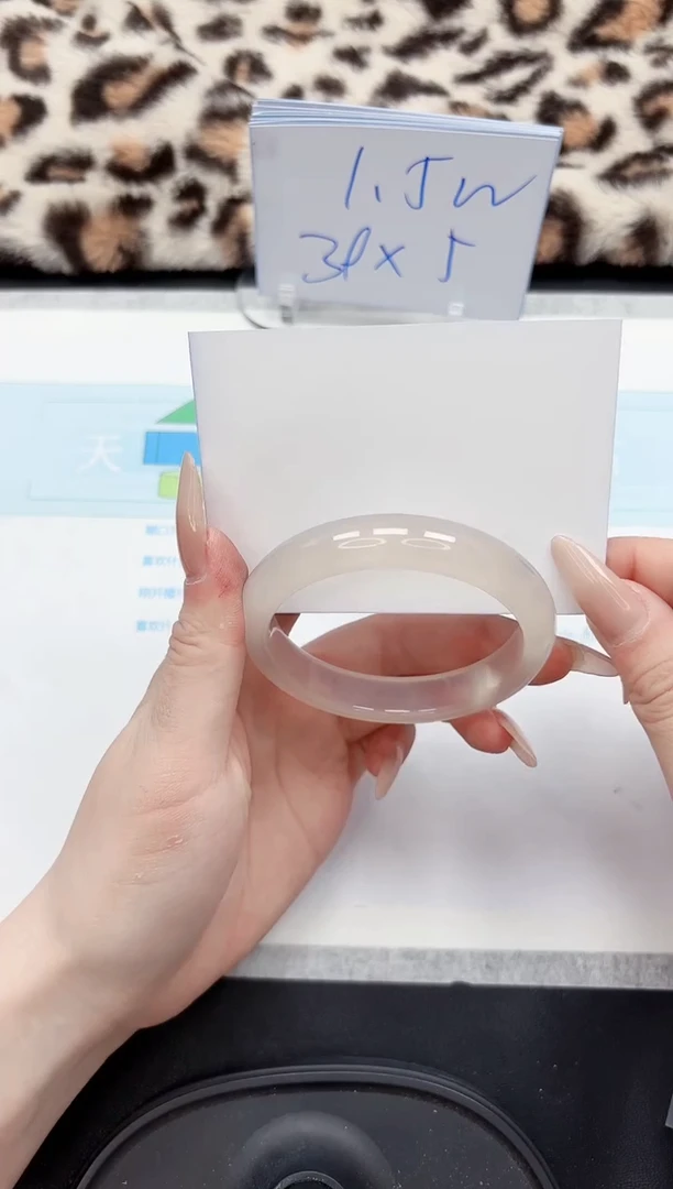 【闪购商品】石英质玉手镯未镶嵌268-58