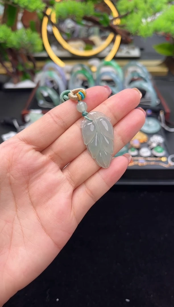 颈饰未镶嵌翡翠吊坠