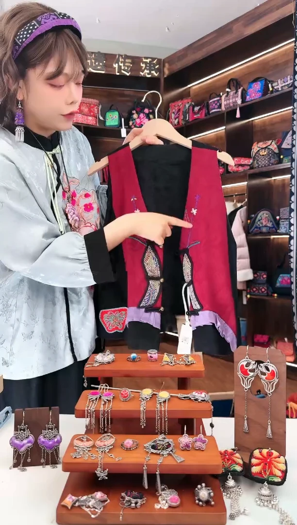 【闪购商品】织绣L28蚩梦苗族古绣