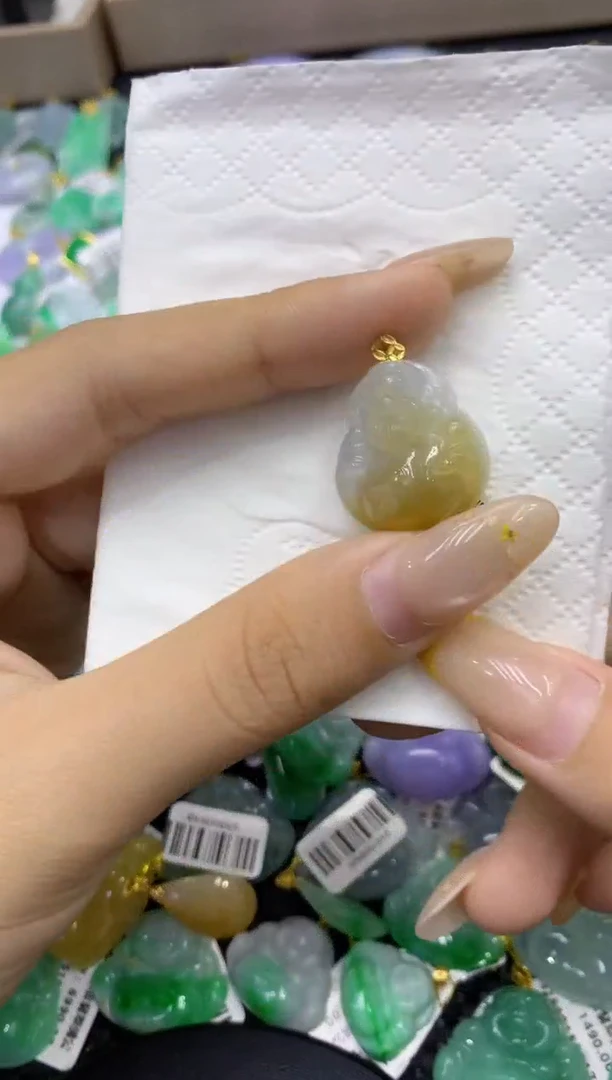 颈饰18K金镶嵌翡翠天然缅甸翡翠A货