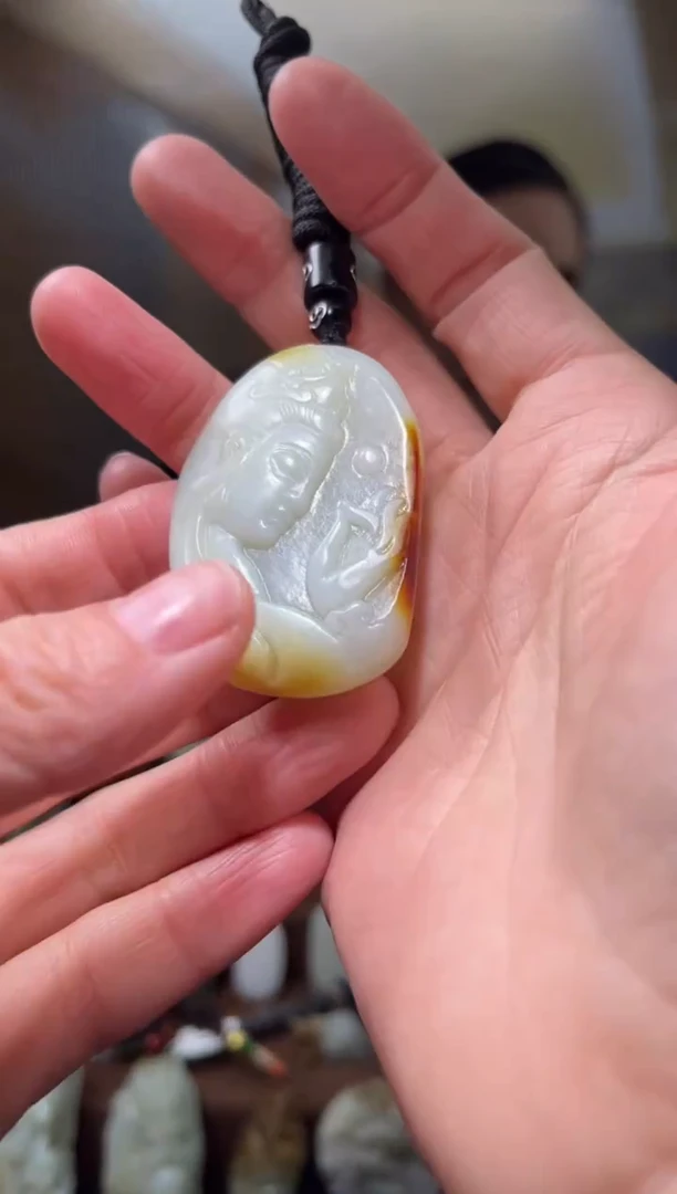 颈饰未镶嵌和田玉.