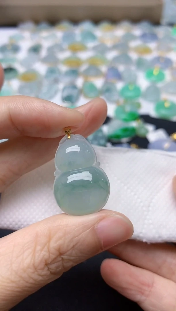 翡翠18K金镶嵌颈饰天然缅甸A货翡翠