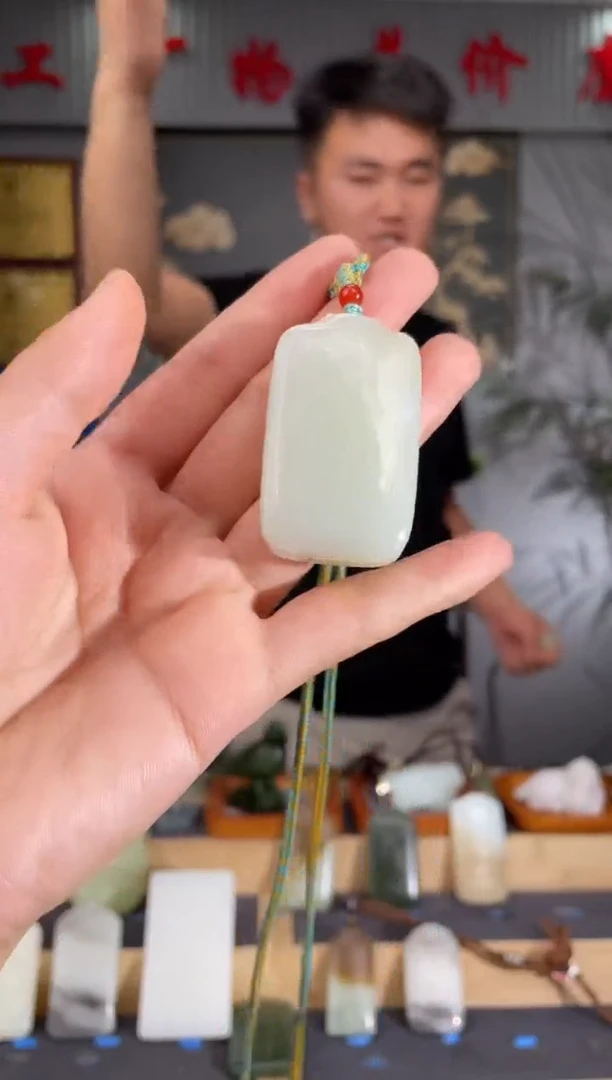 和田玉未镶嵌颈饰1