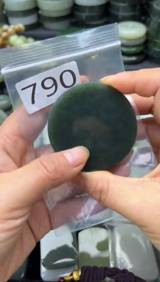 未镶嵌和田玉珠宝半成品镯芯