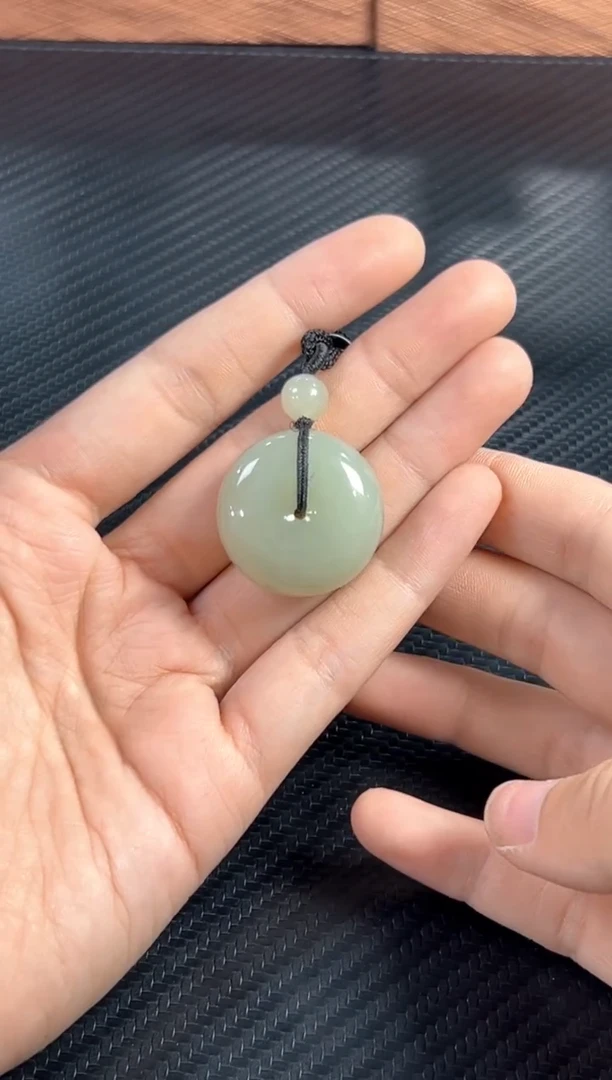 吊坠(赠链)未镶嵌和田玉且末微色差近矿平安扣K