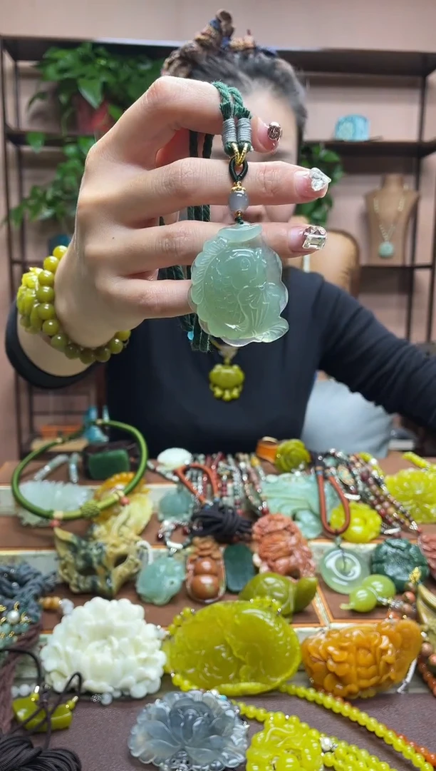 未镶嵌岫玉吊坠·