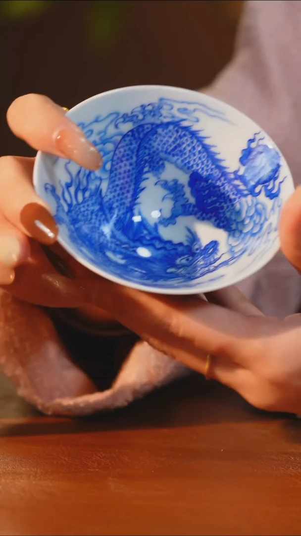 青花穿云龙斗立杯