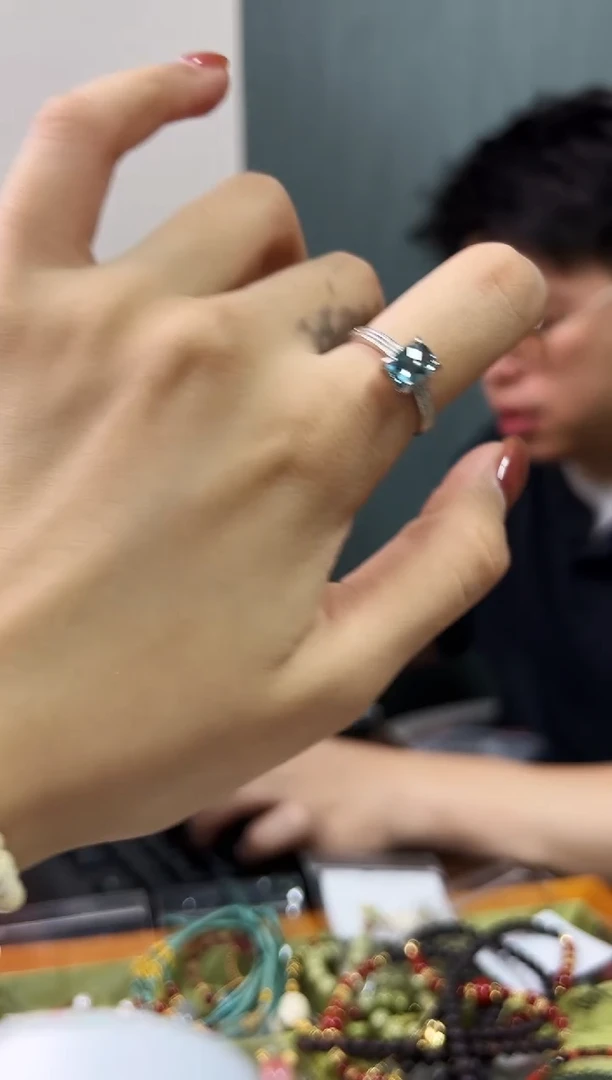 银S925镶嵌戒指托帕石瑞士蓝