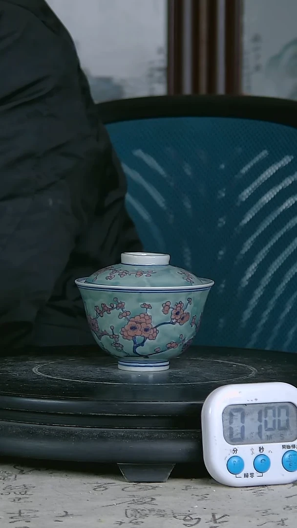 陶粉彩精绘花卉图碗