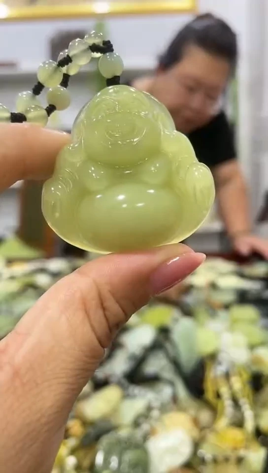 岫玉未镶嵌吊坠