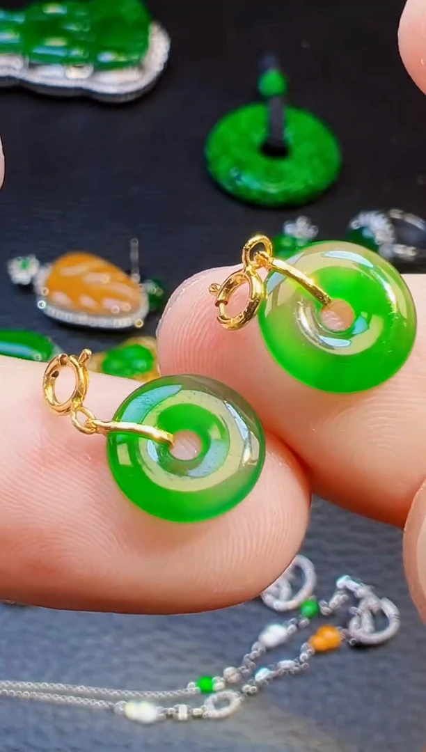 颈饰18K金镶嵌翡翠多样性发货（其一）