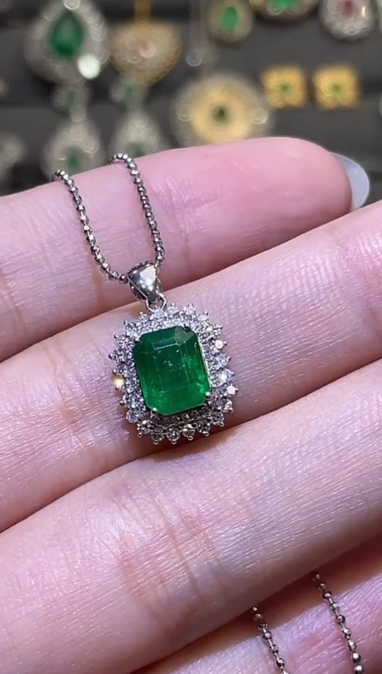 吊坠(赠链)18K金镶嵌祖母绿1.62ct