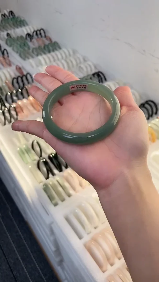 未镶嵌手镯石英质玉D22-56.6