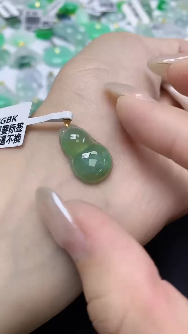 翡翠18K金镶嵌颈饰天然缅甸翡翠A货