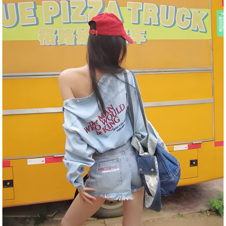 美式复古斜肩牛仔印花上衣女小众新款爆款时尚潮牌蓝色露肩外穿潮