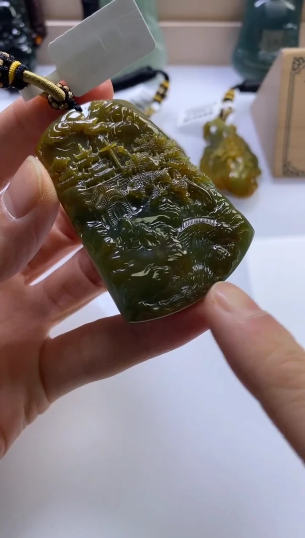 颈饰未镶嵌翡翠