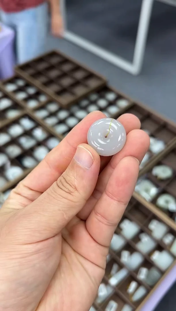 颈饰未镶嵌和田玉平安扣