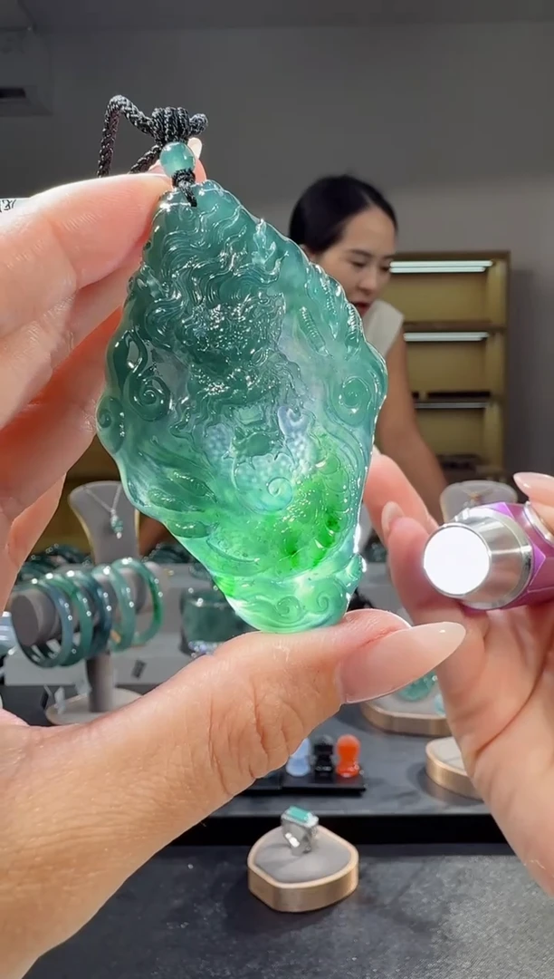吊坠(不含链)未镶嵌翡翠龙牌