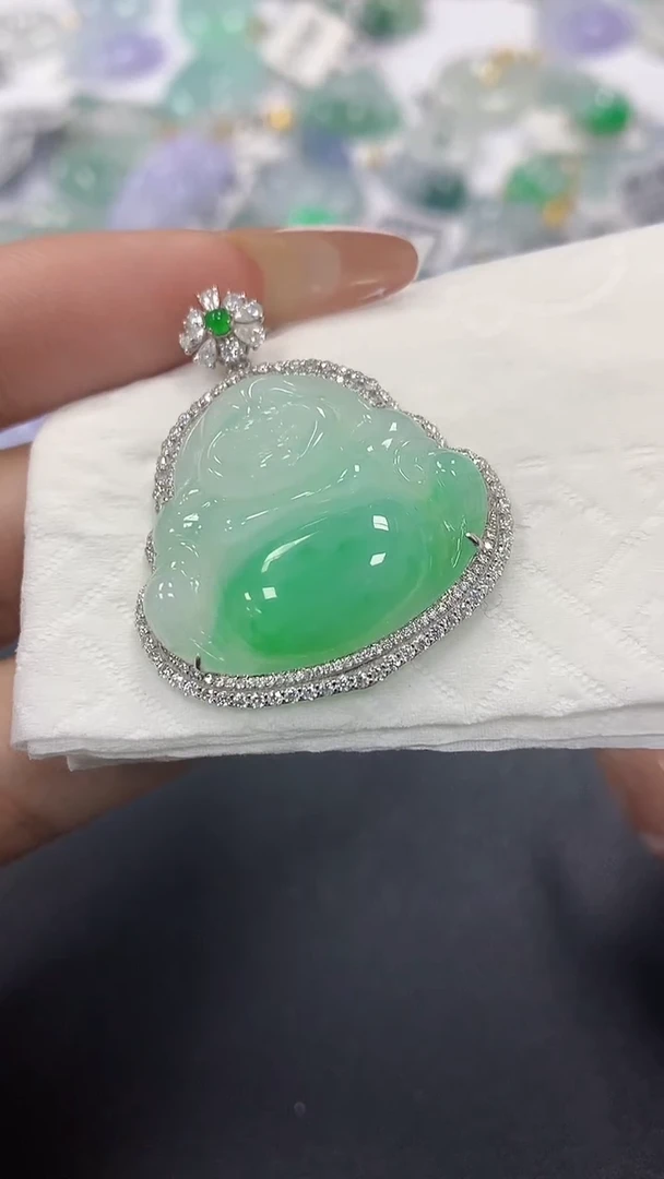 颈饰18K金镶嵌翡翠a货假一赔三支持复检百元上9元证书费自理