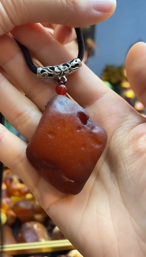 未镶嵌颈饰琥珀吊坠