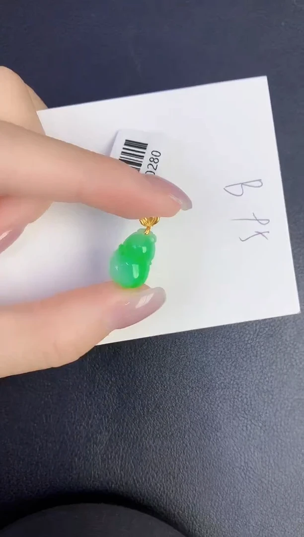 颈饰18K金镶嵌翡翠缅甸天然翡翠A货