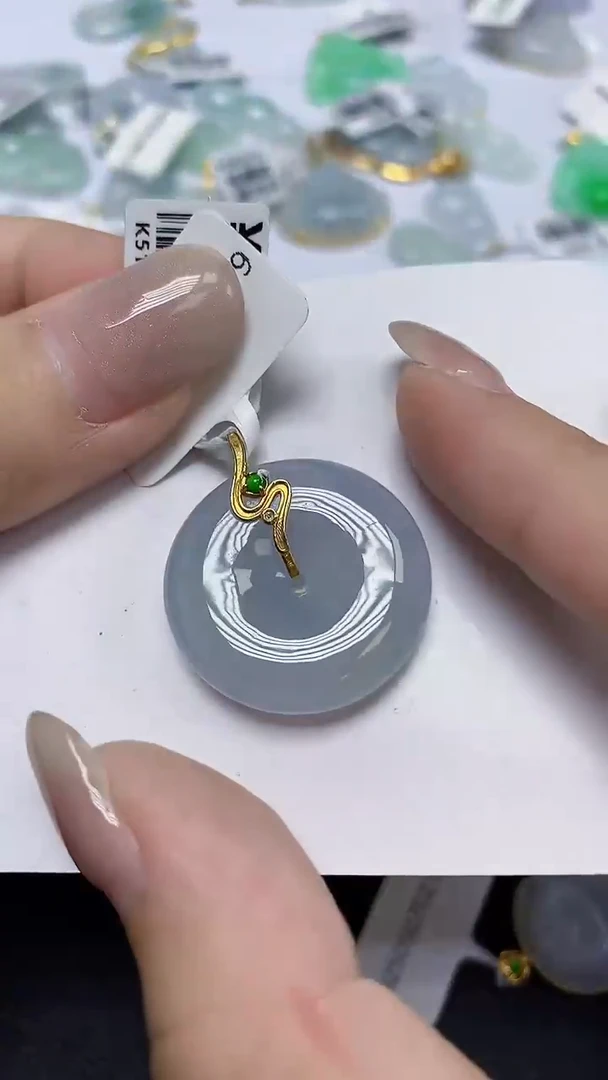 翡翠18K金镶嵌颈饰天然缅甸翡翠A货