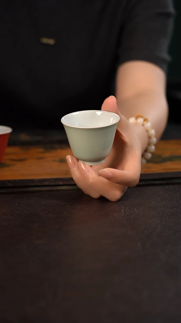 云霞珍藏豆青釉铃铛杯