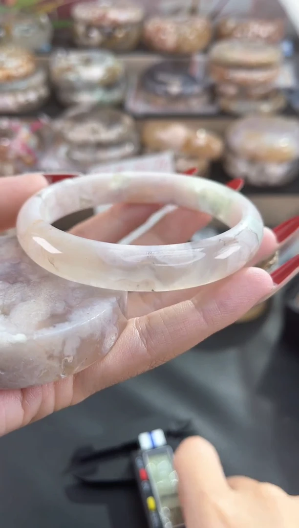 未镶嵌手镯石英质玉63