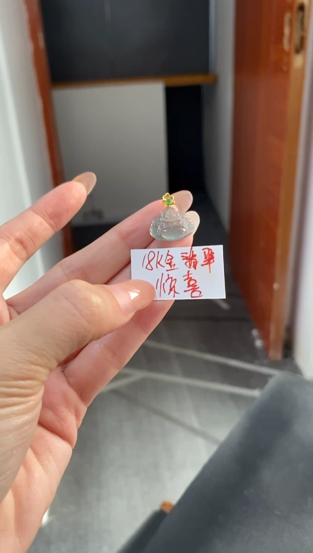 颈饰18K金镶嵌翡翠吊坠