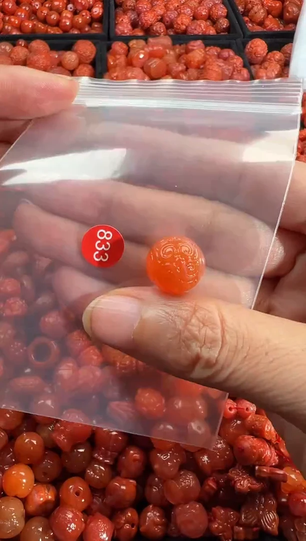 南红玛瑙未镶嵌颈饰1